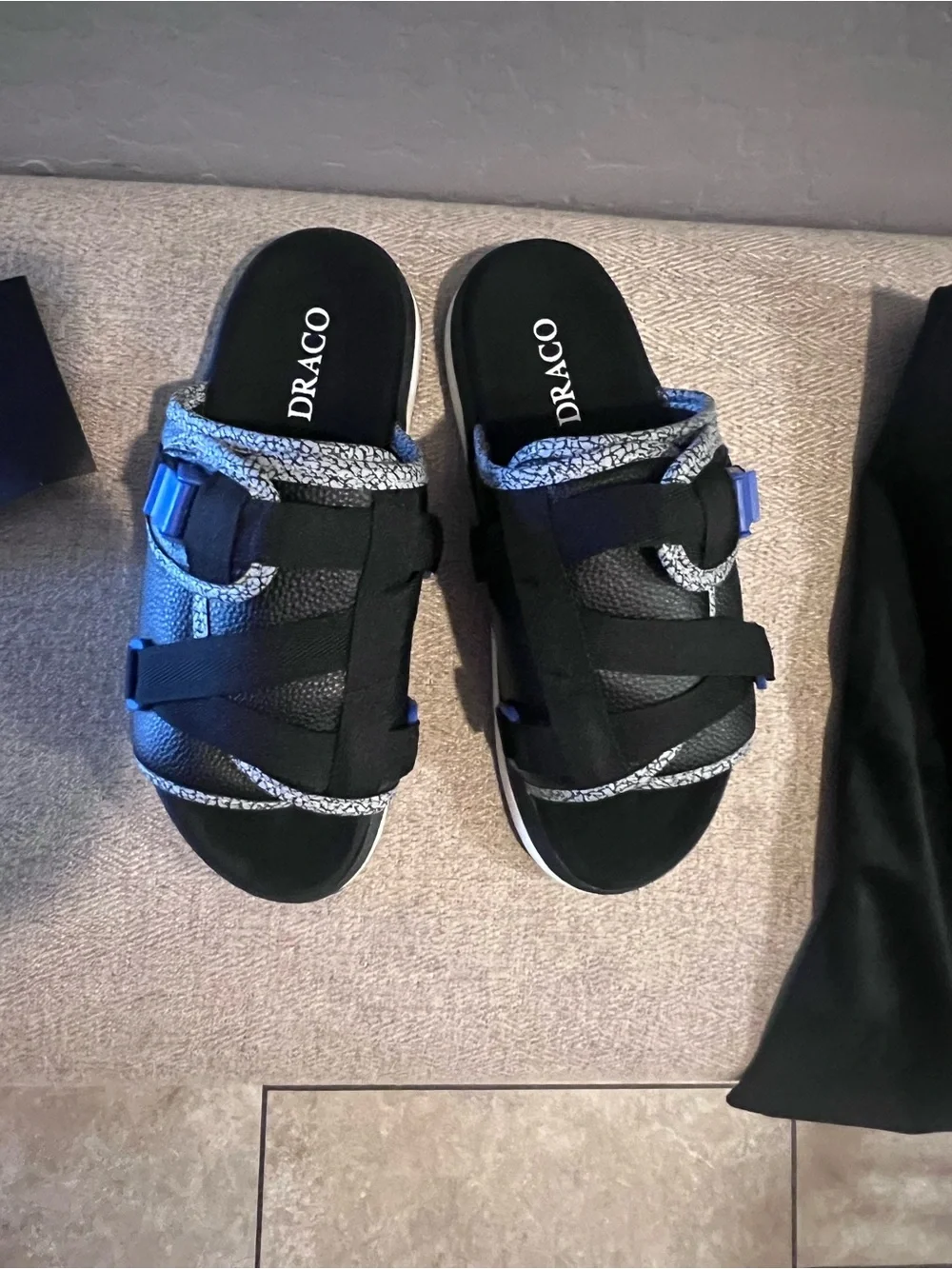 DRACO Men's Black Mesh-Strap Slide Sandals